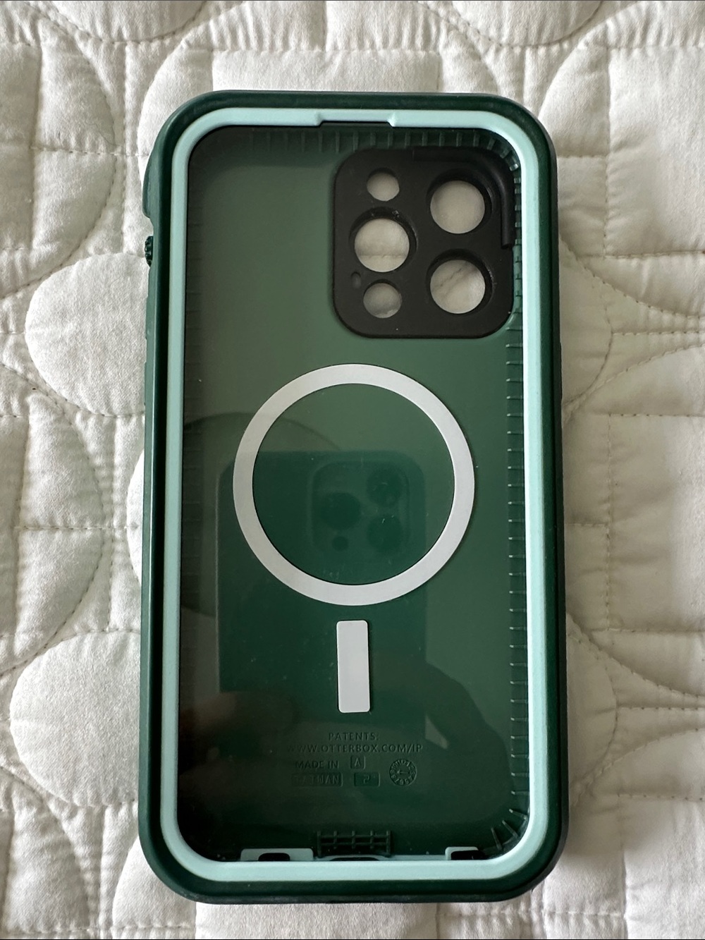 MagSafe Compatible Green Protective iPhone Case iPhone 14 Pro Max